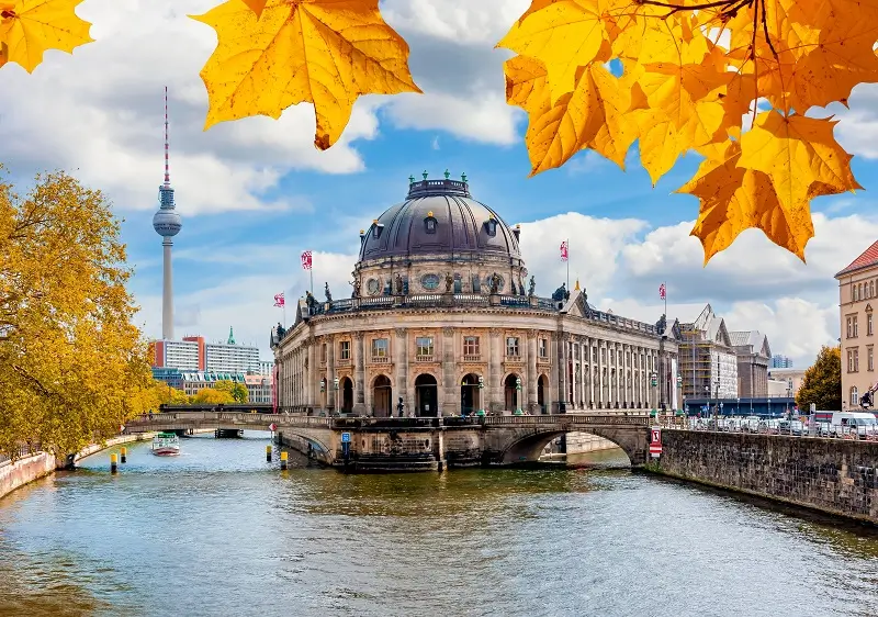 EXPLORE THE FAMOUS MUSEUM ISLAND