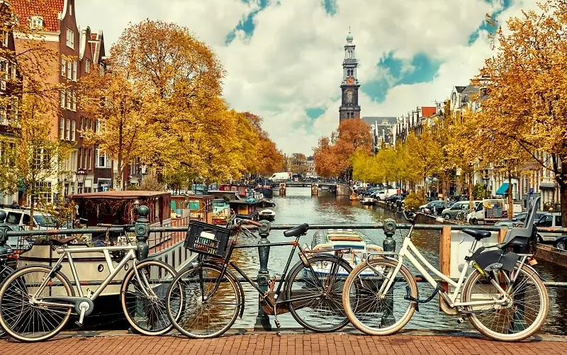 Curving Canals and Famous Flowers