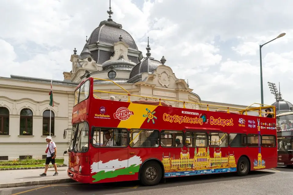 Boat Tour + Walking Tour + 24hr Hop-On Hop-Off Budapest